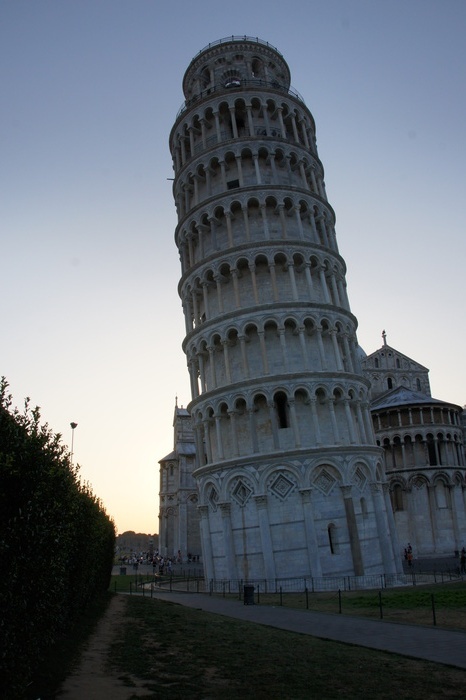 leaning tower