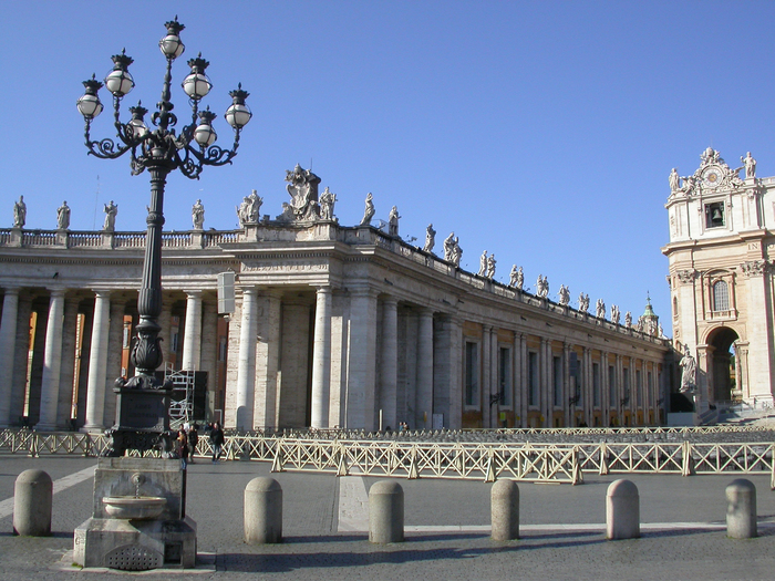 Vatican, statues along colonnade